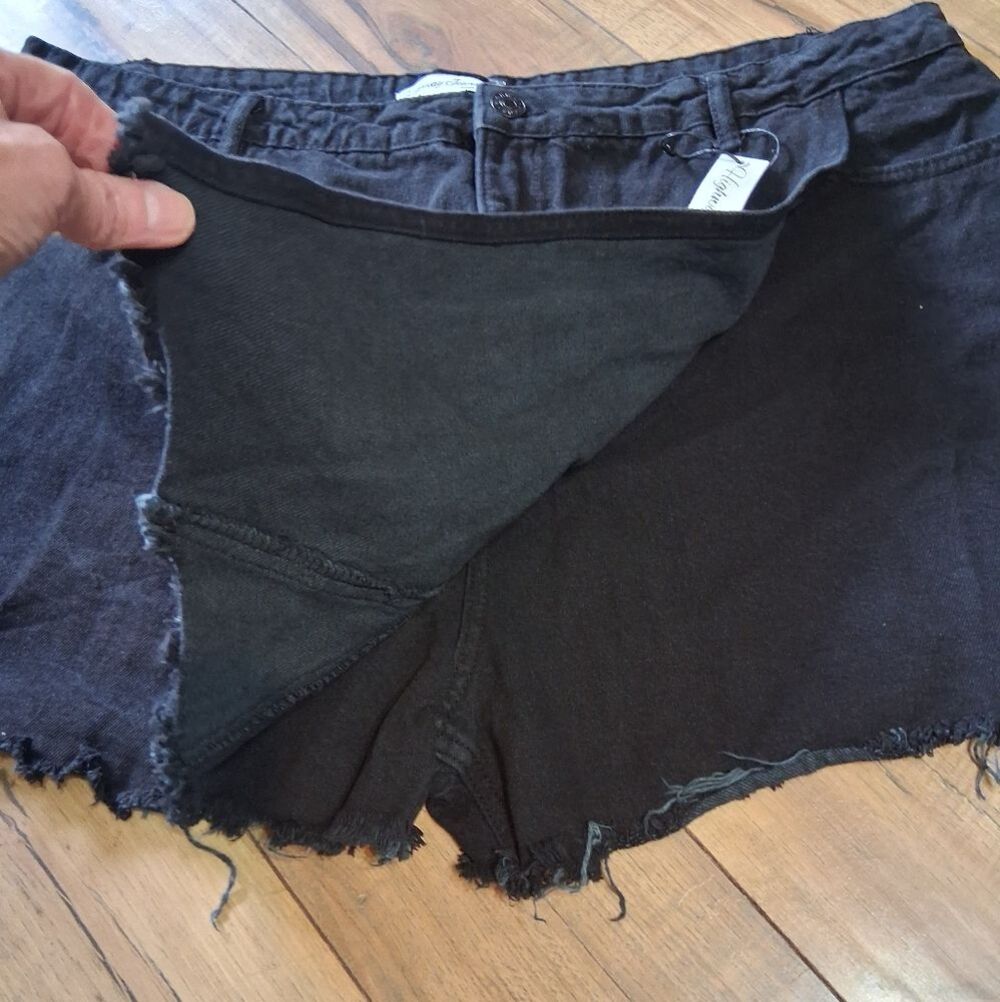 Highway Jeans Womens Skort Size 20W Black Denim Distressed Raw Hem Cotton New - Picture 3 of 7